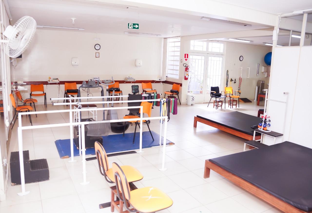 Barras paralelas para reabilitação